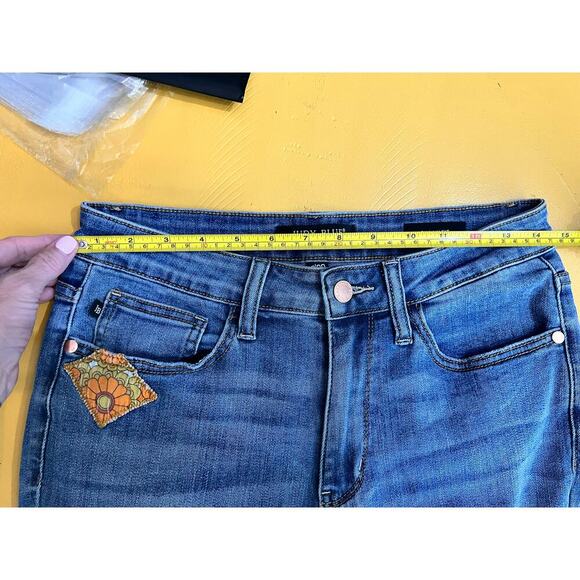 Judy Blue Mid Rise Skinny Jeans Boho Patch 70s Print Denim Stretch Fit Jeans - Picture 11 of 13